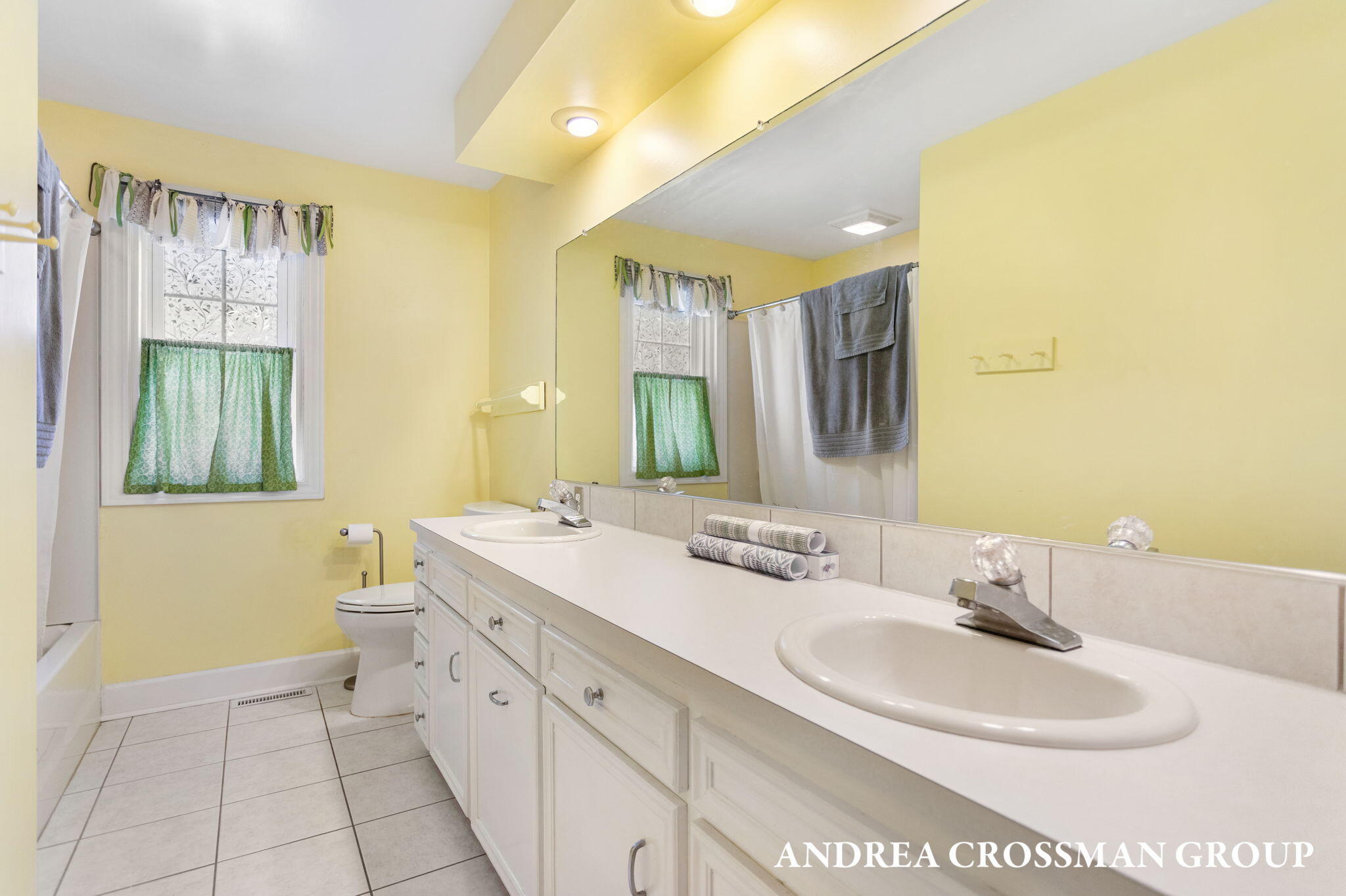 Holland, Michigan, 49424, United States, 5 Bedrooms Bedrooms, ,4 BathroomsBathrooms,Residential,For Sale,1947072