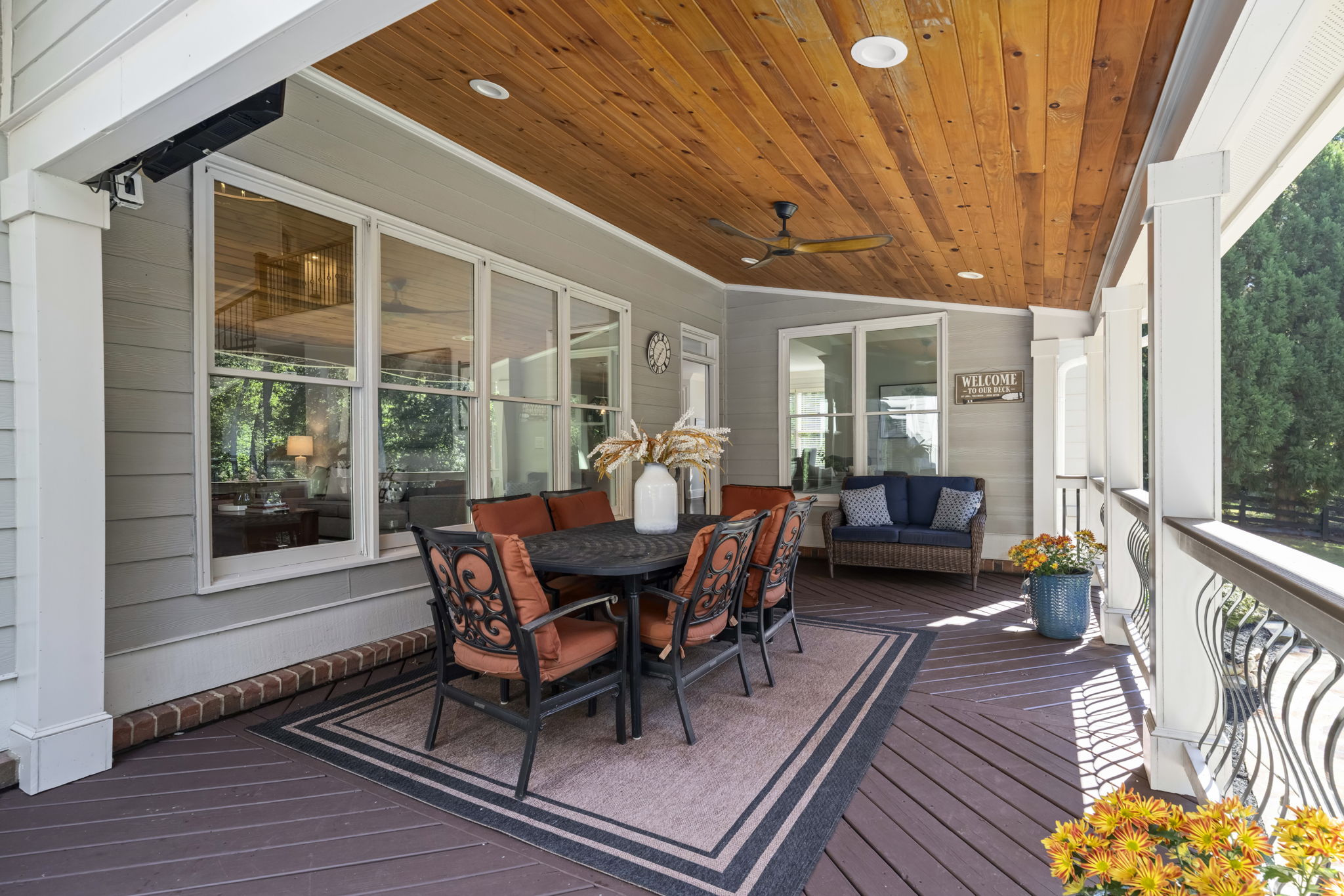  Situated Within the Sought-After, Gated Community of Clearbrooke - 物件實景