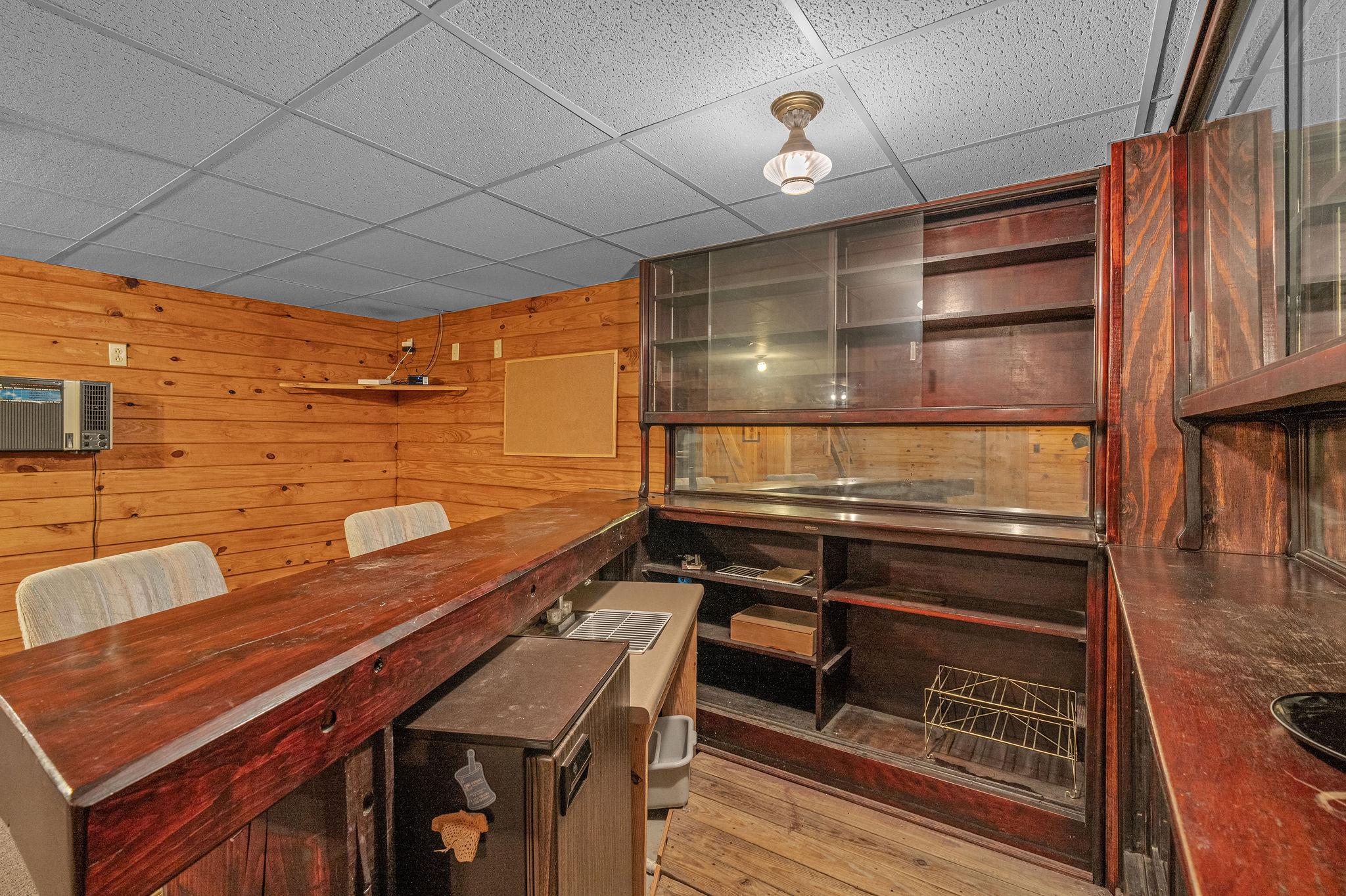 Dandridge, Tennessee, 37725, United States, 2 Bedrooms Bedrooms, ,2 BathroomsBathrooms,Residential,For Sale,1928860