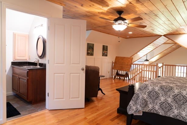 Murphy, North Carolina, 28906, United States, 4 Bedrooms Bedrooms, ,4 BathroomsBathrooms,Residential,For Sale,1989693