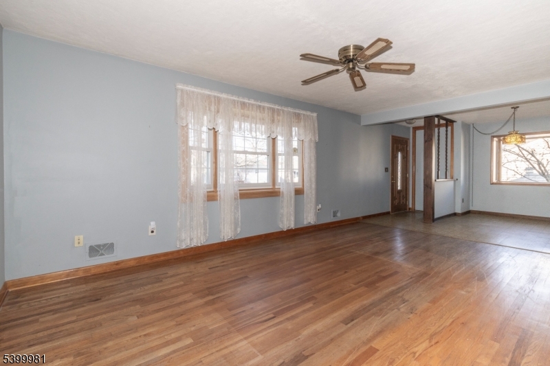 Fanwood Boro, New Jersey, 07023, United States, 3 Bedrooms Bedrooms, ,2 BathroomsBathrooms,Residential,For Sale,2001690