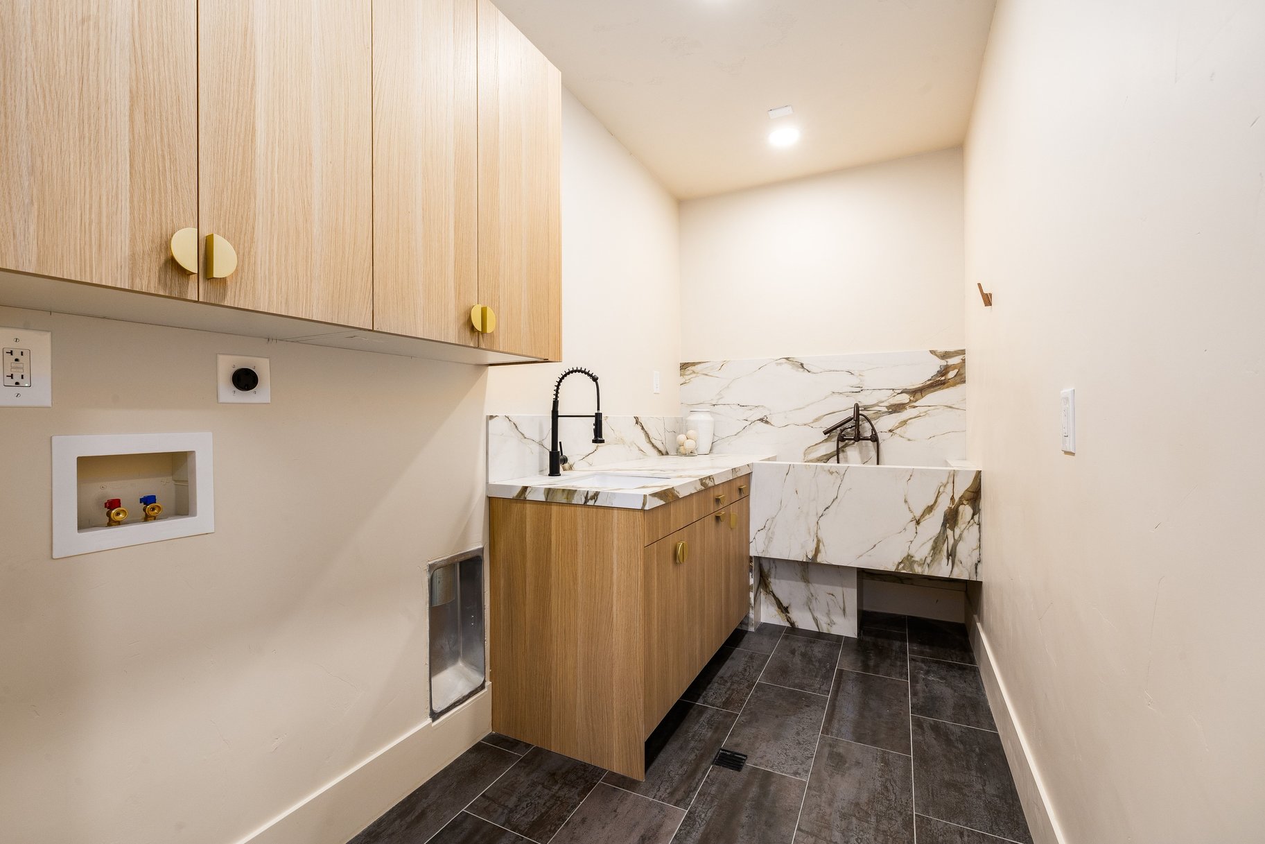  Fully Remodeled Entertainer