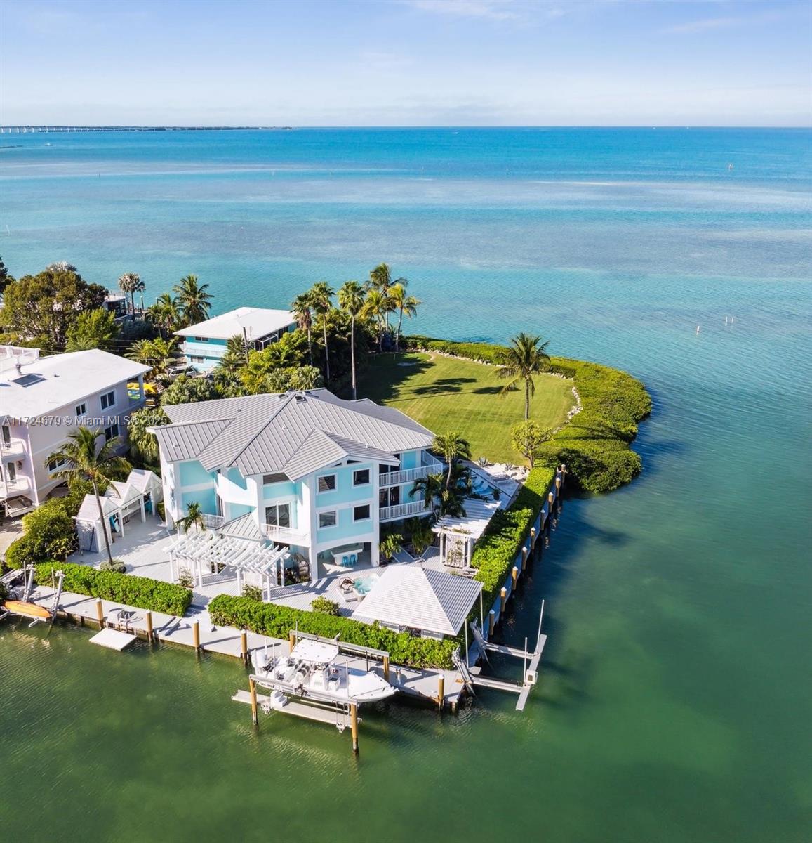 Islamorada, Florida, 33036, United States, 6 Bedrooms Bedrooms, ,4 BathroomsBathrooms,Residential,For Sale,1932543