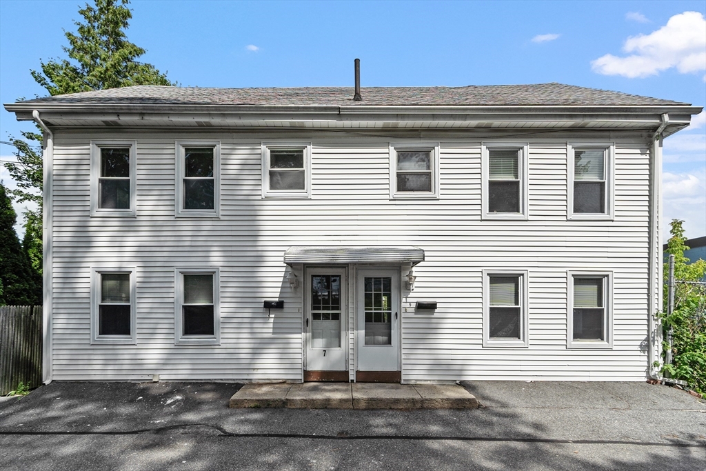 Stoneham, Massachusetts, 02180, United States, 4 Bedrooms Bedrooms, ,2 BathroomsBathrooms,Residential,For Sale,1898485