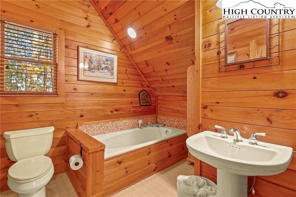 Ferguson, North Carolina, 28624, United States, 2 Bedrooms Bedrooms, ,2 BathroomsBathrooms,Residential,For Sale,1996766