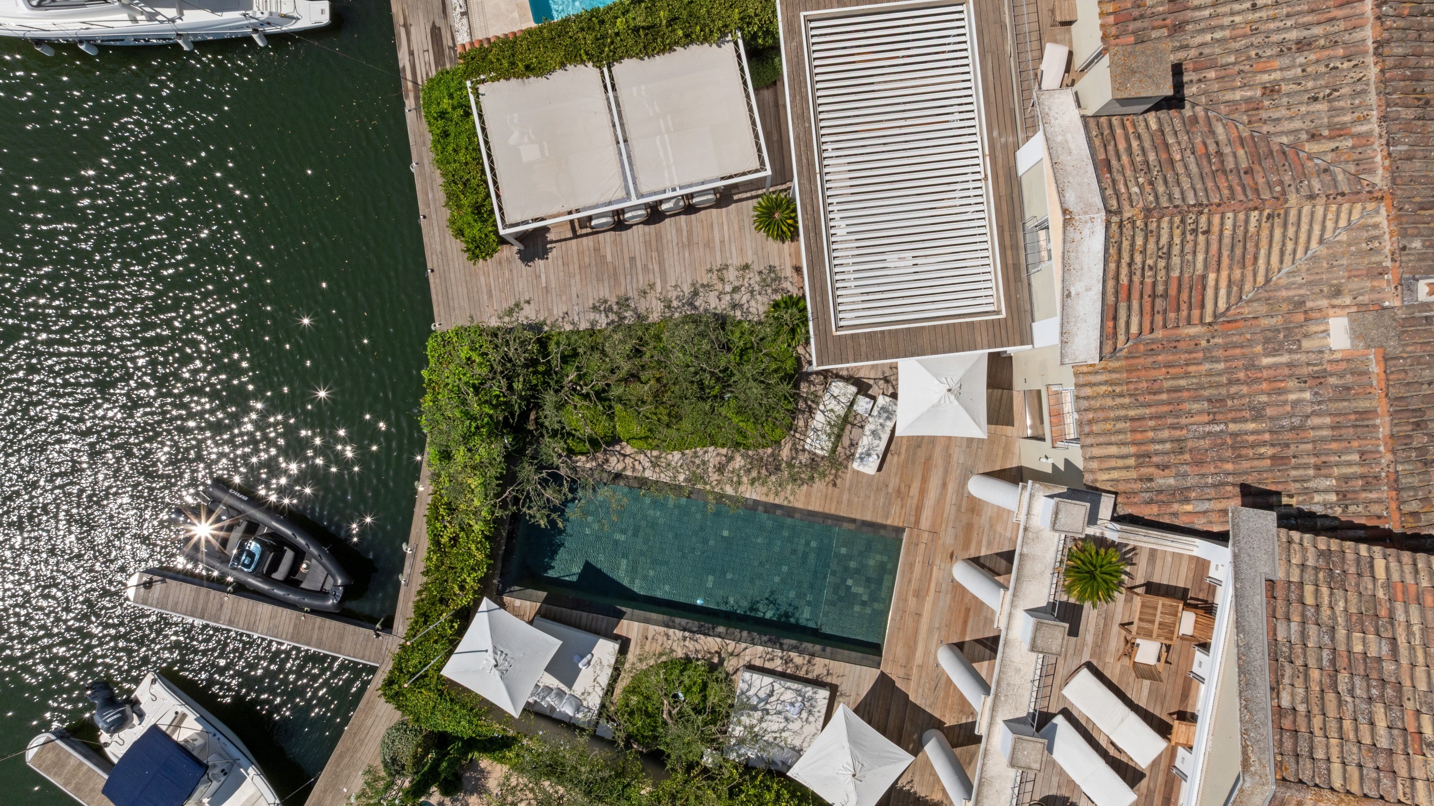  Port Grimaud, 538 sqm waterfront residence with pool and two private 24 metre m… - 物件實景
