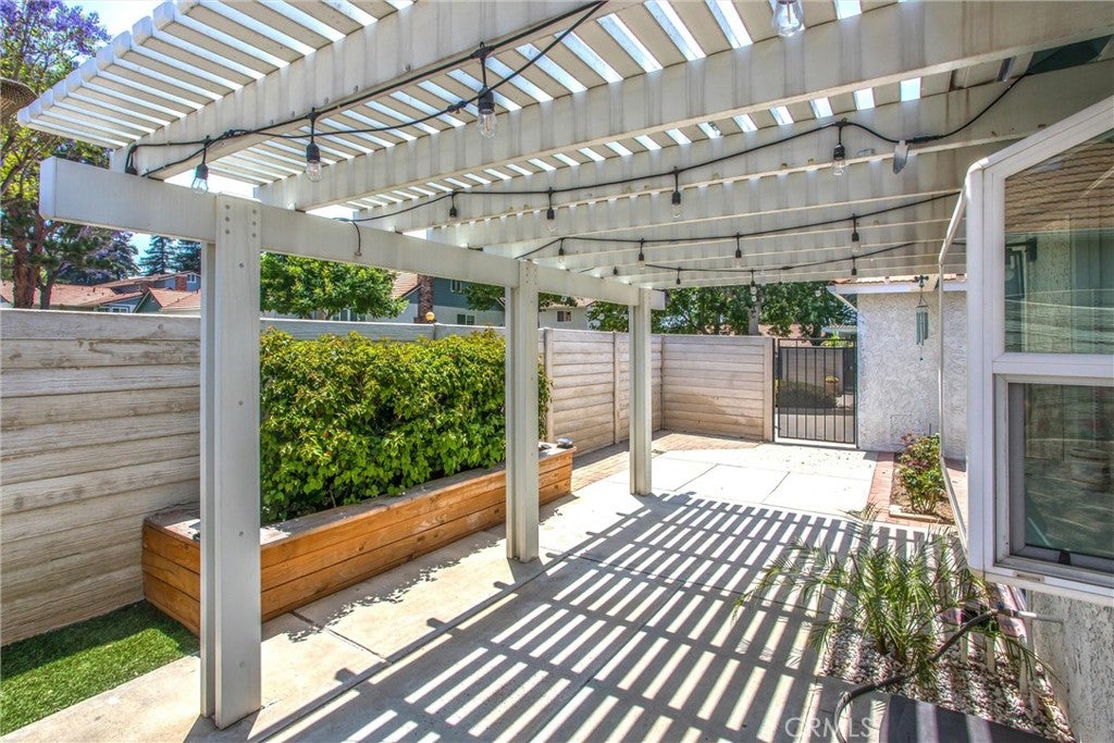Redlands, California, 92374, United States, 3 Bedrooms Bedrooms, ,2 BathroomsBathrooms,Residential,For Sale,1936879