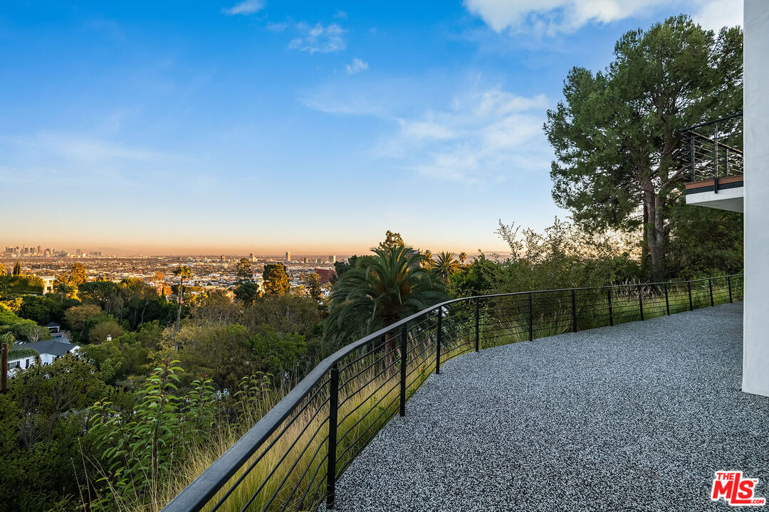 Los Angeles, California, 90069, United States, 4 Bedrooms Bedrooms, ,5 BathroomsBathrooms,Residential,For Sale,1759770