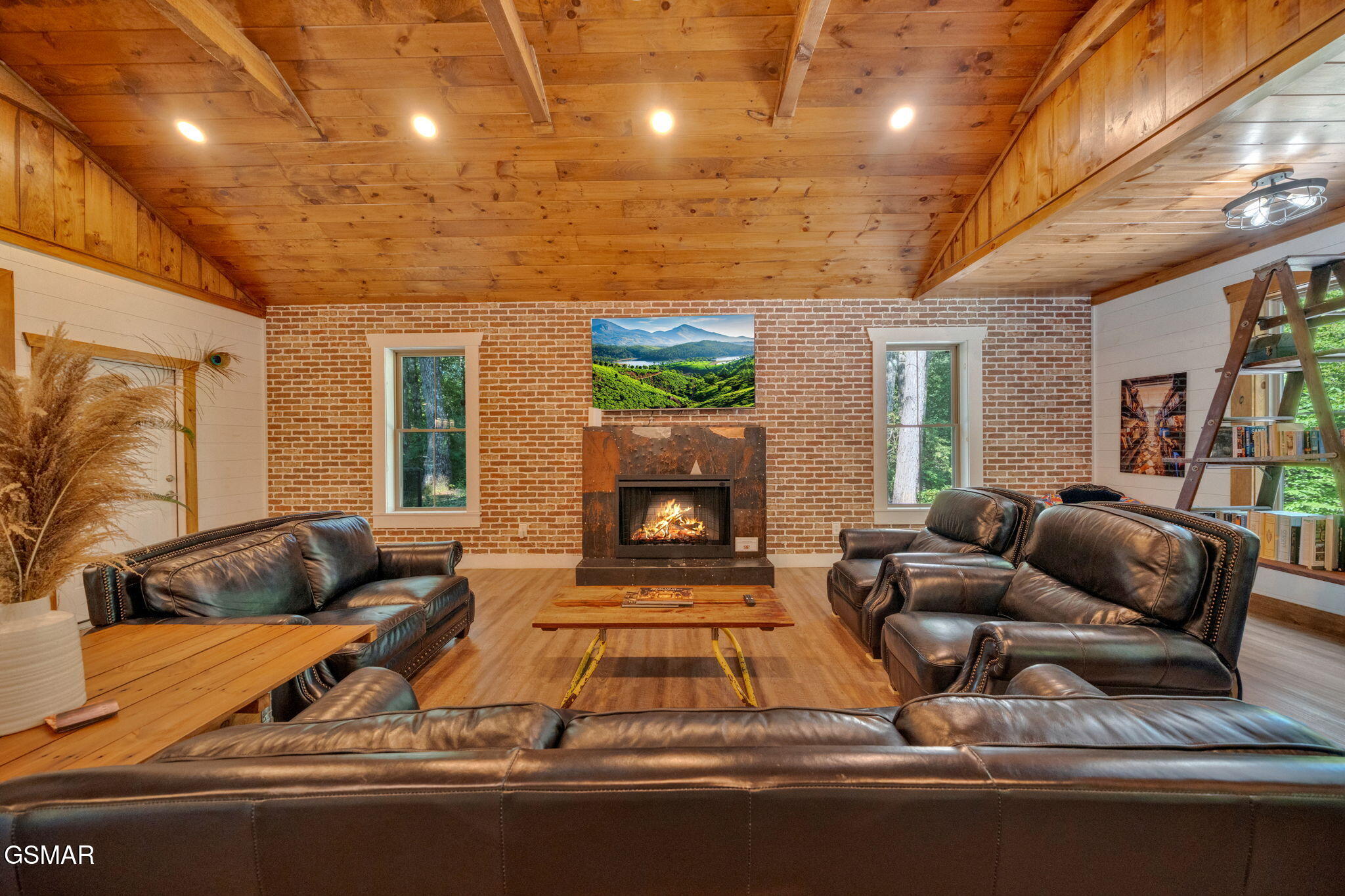 Gatlinburg, Tennessee, 37738, United States, 4 Bedrooms Bedrooms, ,5 BathroomsBathrooms,Residential,For Sale,1921348