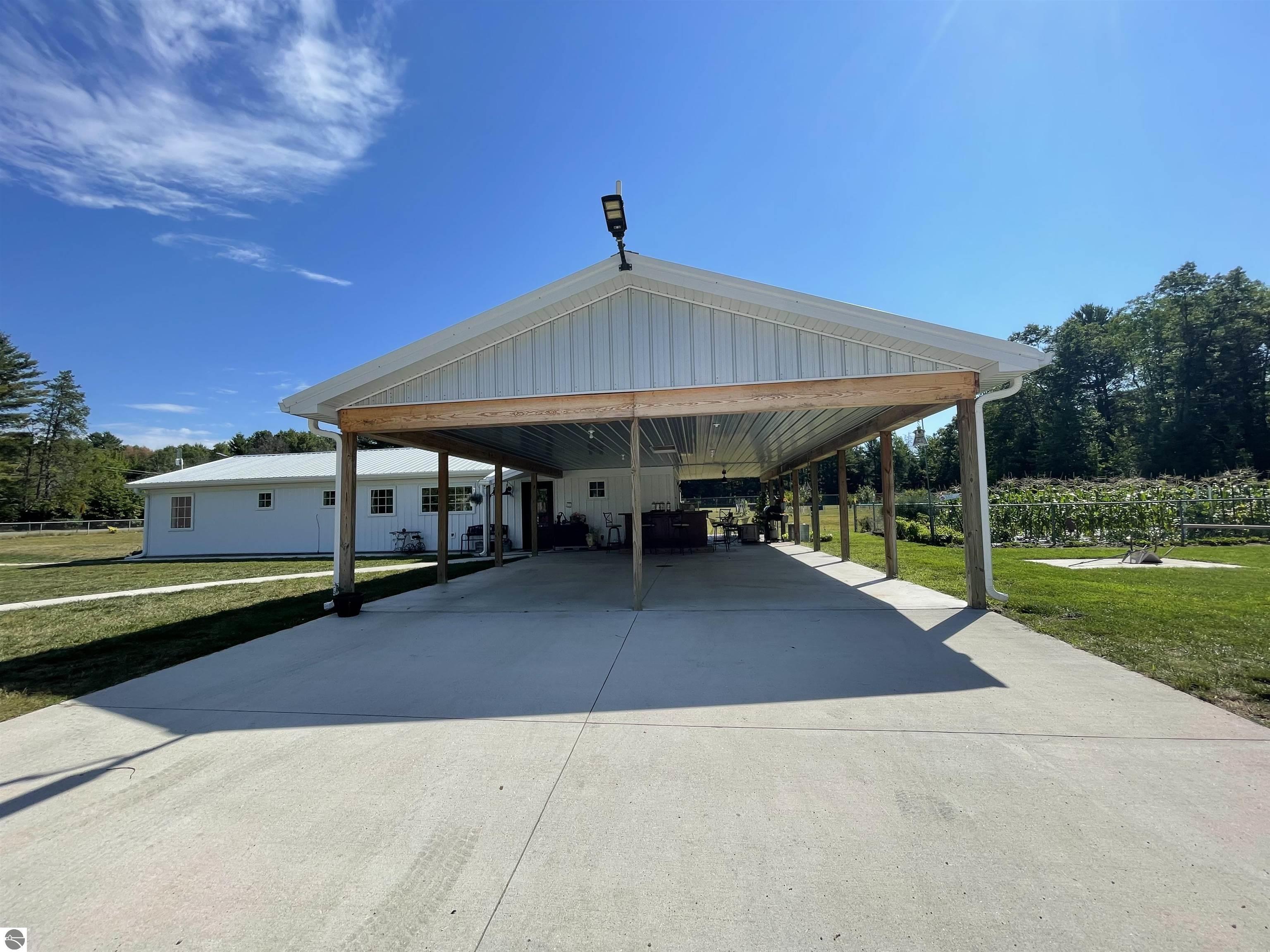 Harrison, Michigan, 48625, United States, 3 Bedrooms Bedrooms, ,3 BathroomsBathrooms,Residential,For Sale,1982691