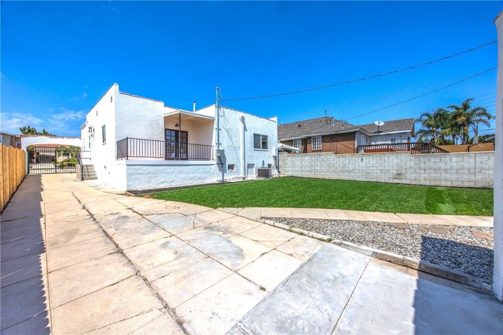 Los Angeles, California, 90043, United States, 3 Bedrooms Bedrooms, ,2 BathroomsBathrooms,Residential,For Sale,1933767