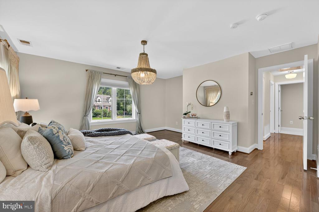 Arlington, Virginia, 22213, United States, 5 Bedrooms Bedrooms, ,5 BathroomsBathrooms,Residential,For Sale,1982488