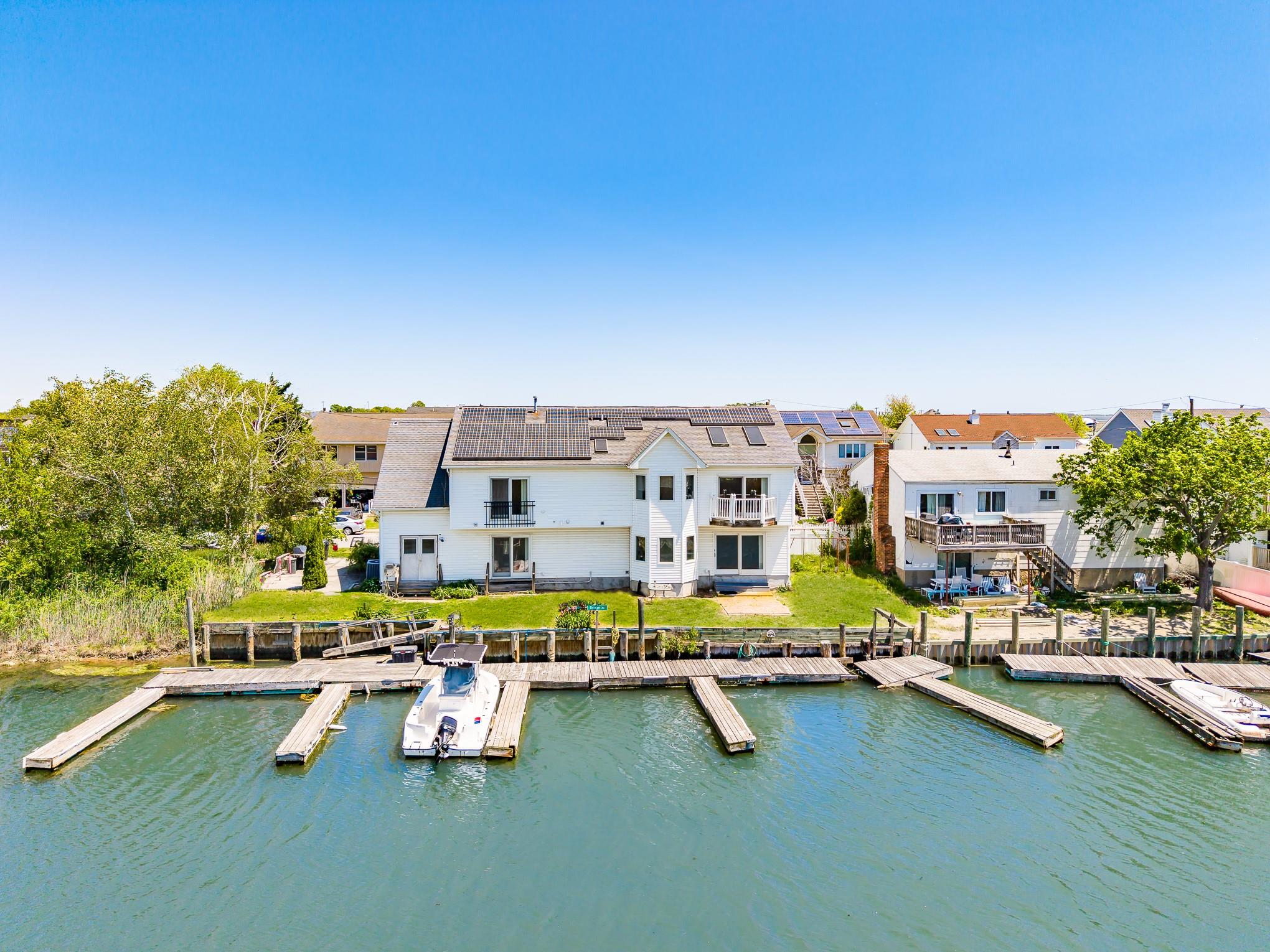 Seaford, New York, 11783, United States, 5 Bedrooms Bedrooms, ,3 BathroomsBathrooms,Residential,For Sale,1943505