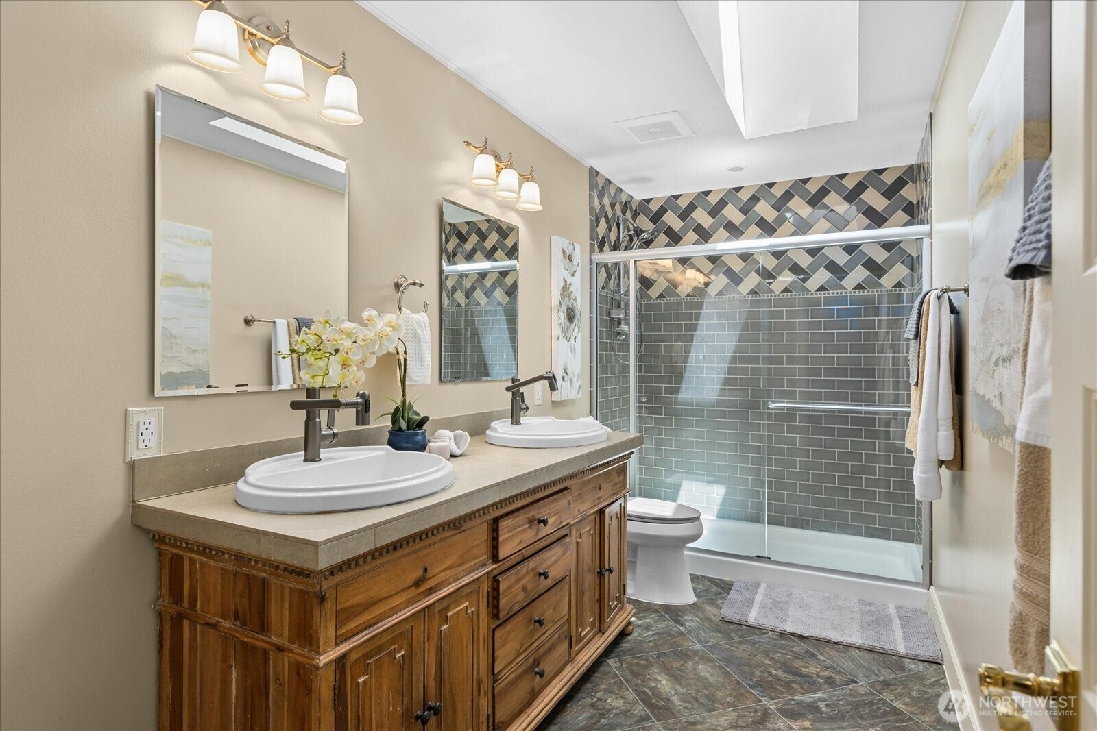 Woodinville, Washington, 98072, United States, 4 Bedrooms Bedrooms, ,2 BathroomsBathrooms,Residential,For Sale,1979397