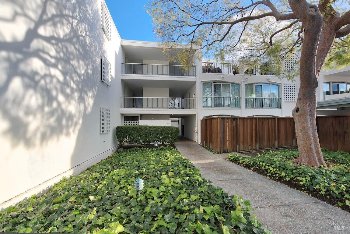 Mill Valley, California, 94941, United States, 2 Bedrooms Bedrooms, ,2 BathroomsBathrooms,Residential,For Sale,1926308