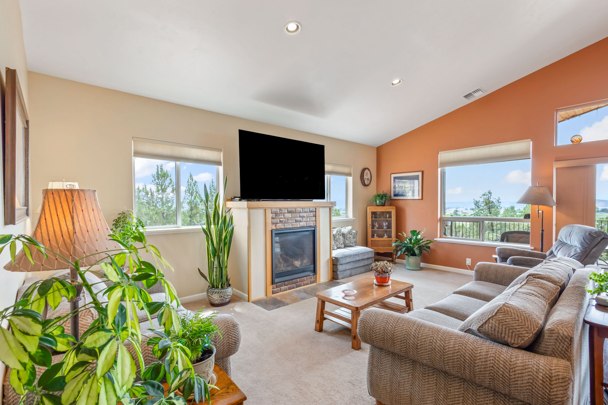Prineville, Oregon, 97754, United States, 3 Bedrooms Bedrooms, ,4 BathroomsBathrooms,Residential,For Sale,1942116