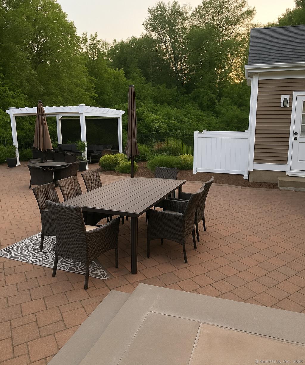 Farmington, Connecticut, 06032, United States, 4 Bedrooms Bedrooms, ,5 BathroomsBathrooms,Residential,For Sale,1979114