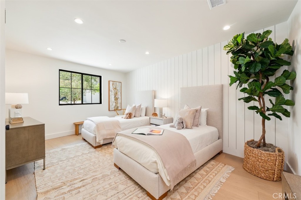 Sherman Oaks, California, 91423, United States, 4 Bedrooms Bedrooms, ,6 BathroomsBathrooms,Residential,For Sale,1960498