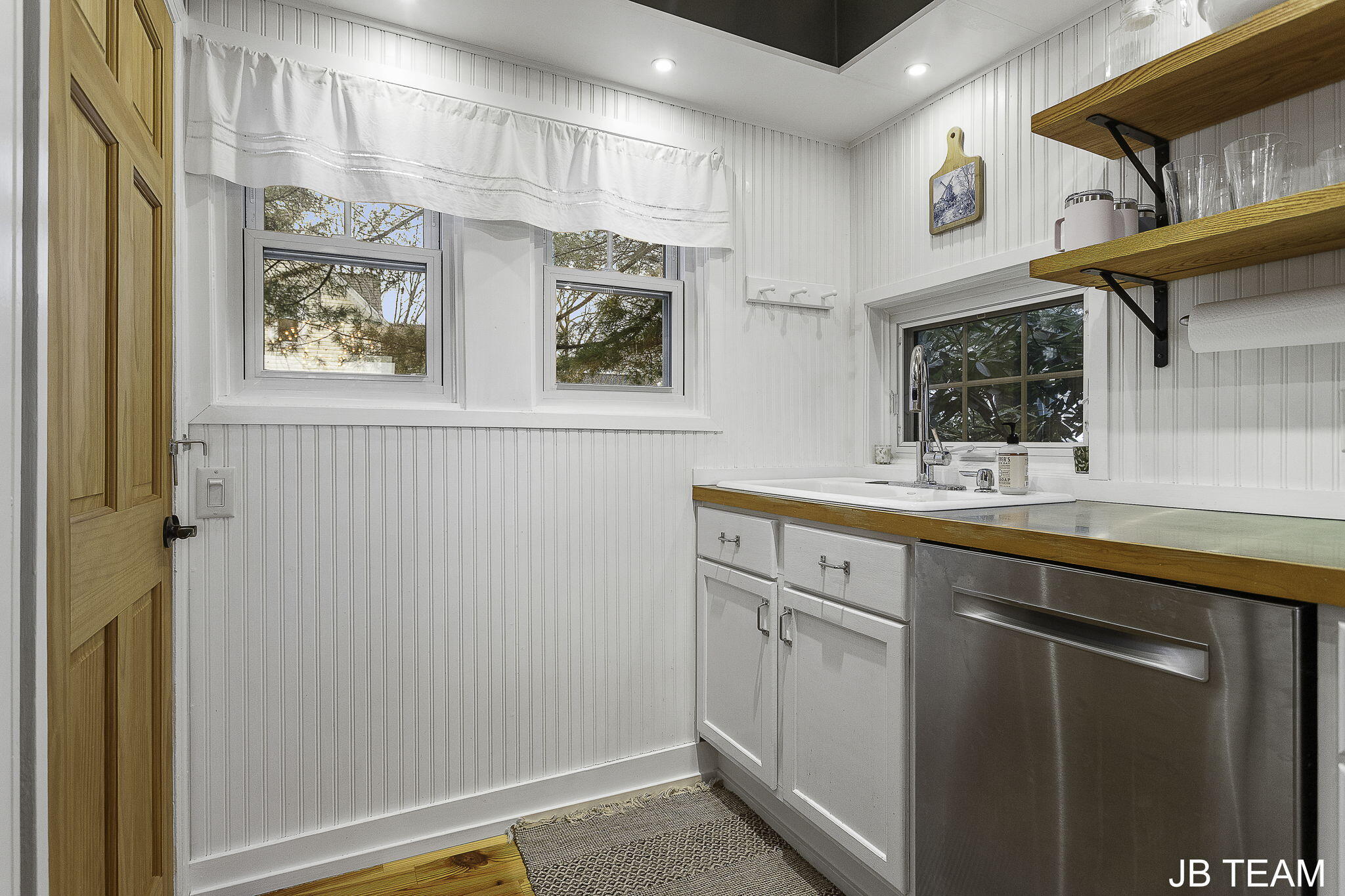 Holland, Michigan, 49423, United States, 3 Bedrooms Bedrooms, ,2 BathroomsBathrooms,Residential,For Sale,1827568