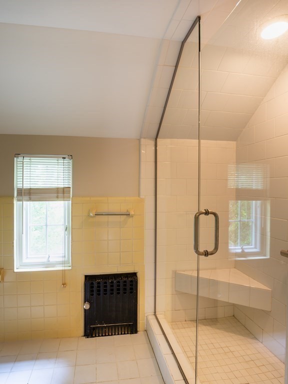 Brockton, Massachusetts, 02301, United States, 5 Bedrooms Bedrooms, ,3 BathroomsBathrooms,Residential,For Sale,1879752
