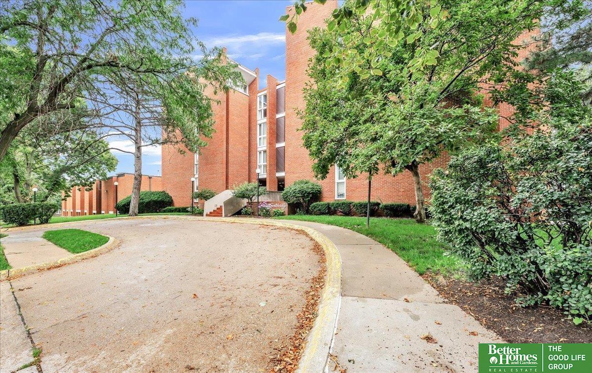 Jackson St, Omaha, NE 68105