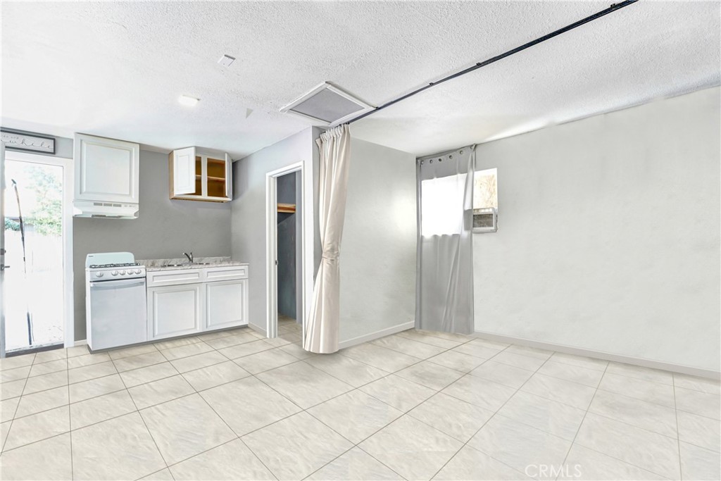 Sun Valley, California, 91352, United States, 4 Bedrooms Bedrooms, ,2 BathroomsBathrooms,Residential,For Sale,2017645