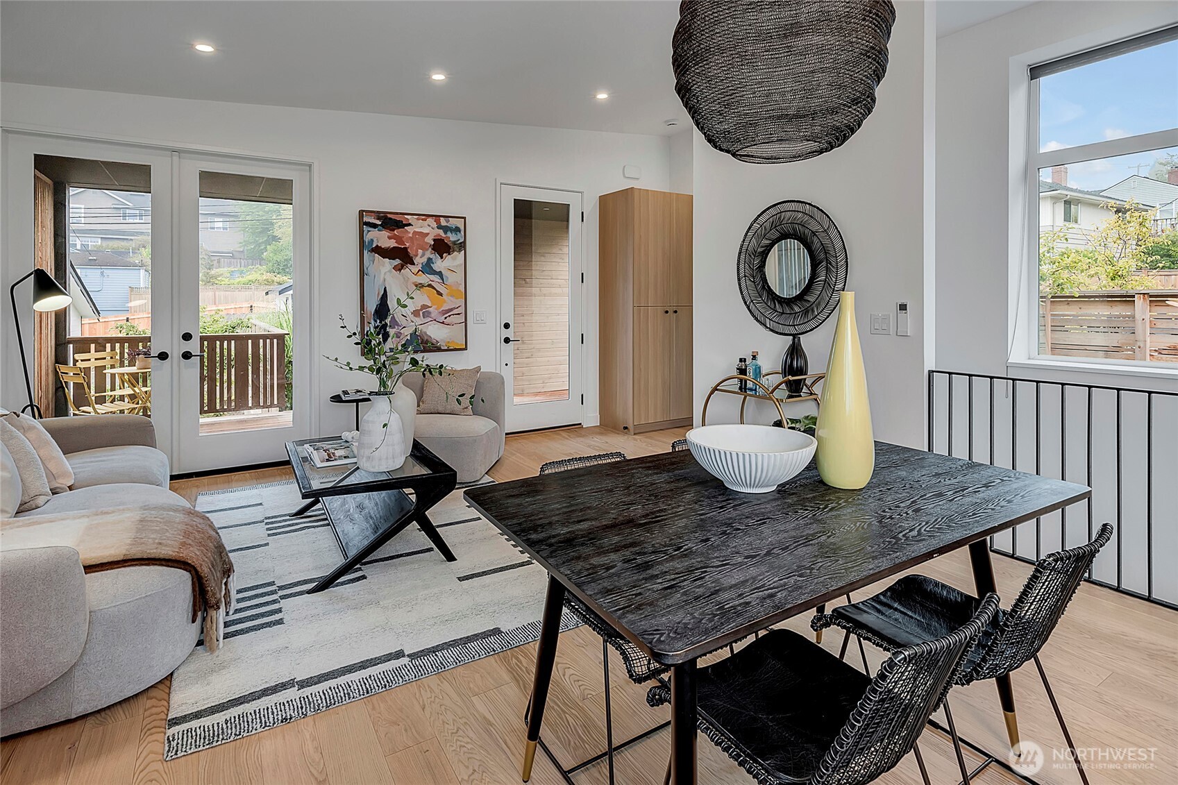 Seattle, Washington, 98199, United States, 2 Bedrooms Bedrooms, ,1 BathroomBathrooms,Residential,For Sale,1950850