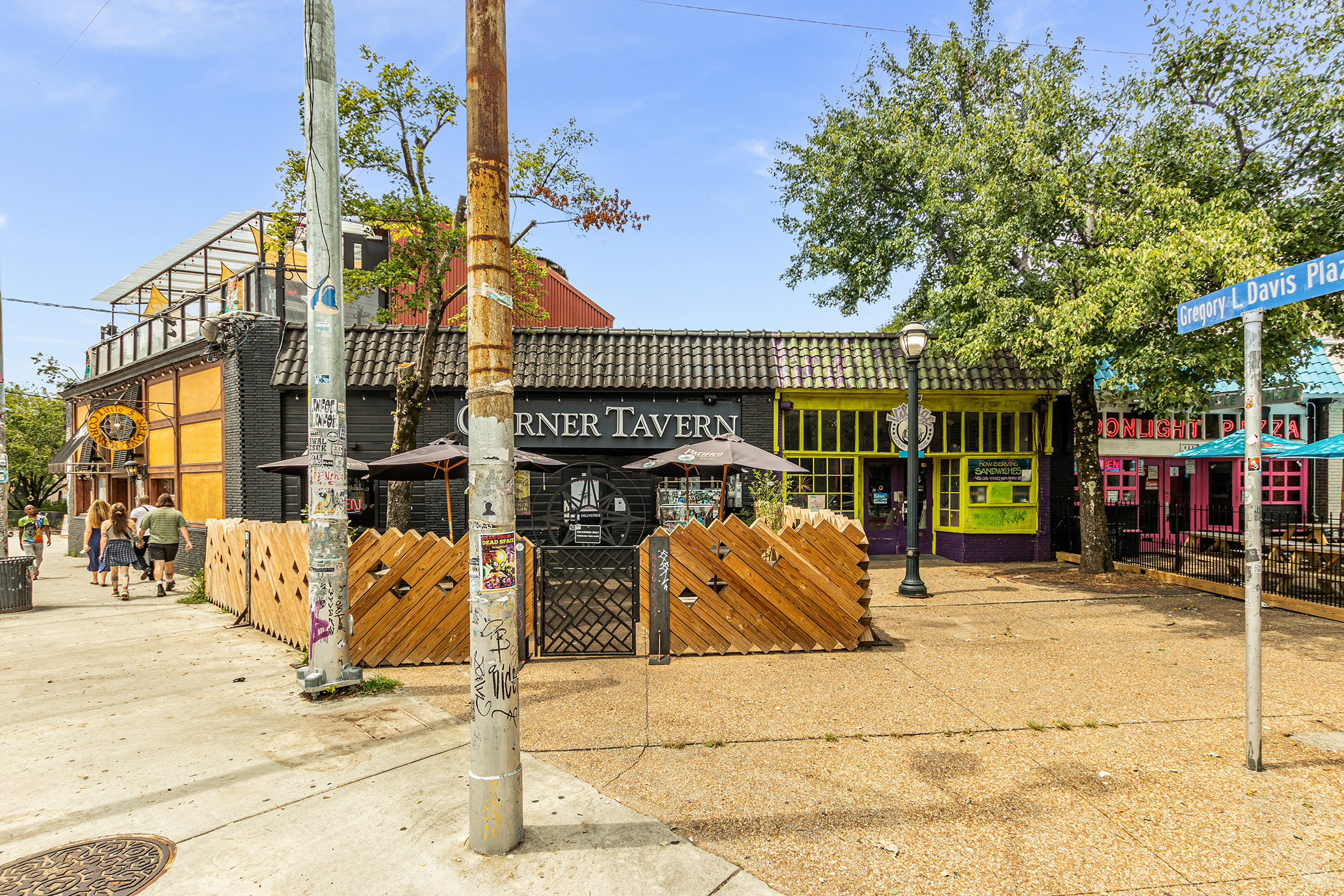  End-Unit Townhome with Fenced Backyard in Prime Location - 物件實景