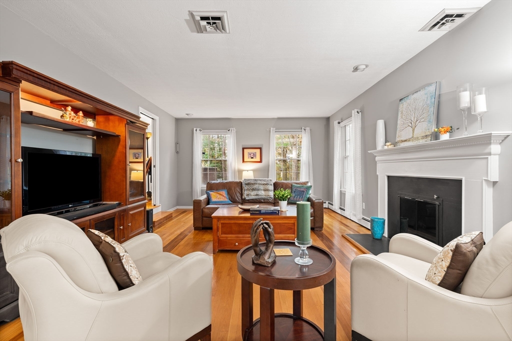 Andover, Massachusetts, 01810, United States, 4 Bedrooms Bedrooms, ,3 BathroomsBathrooms,Residential,For Sale,1987628