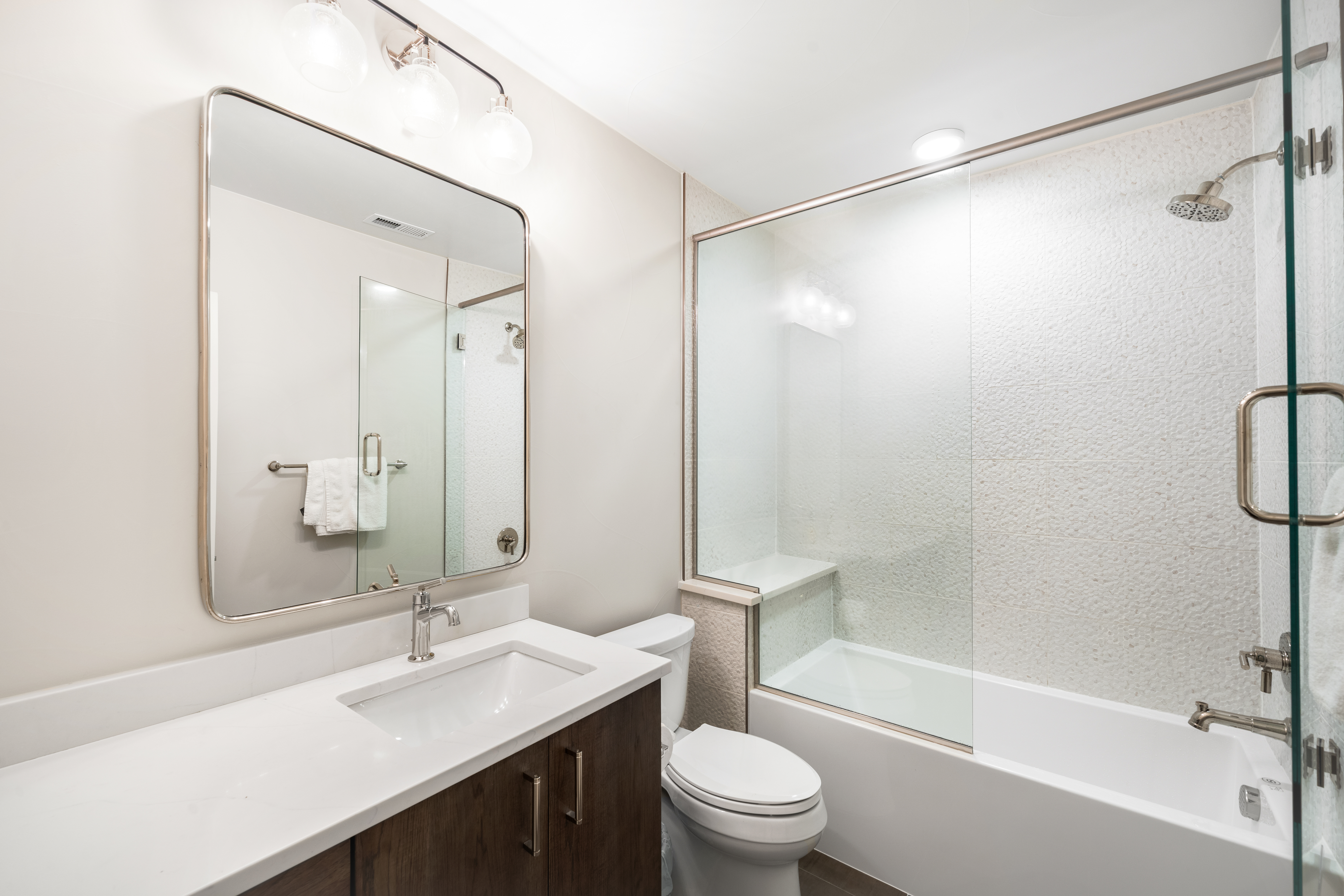  Exceptional Modern 4-Bedroom, 5-Bath Duplex - 物件實景