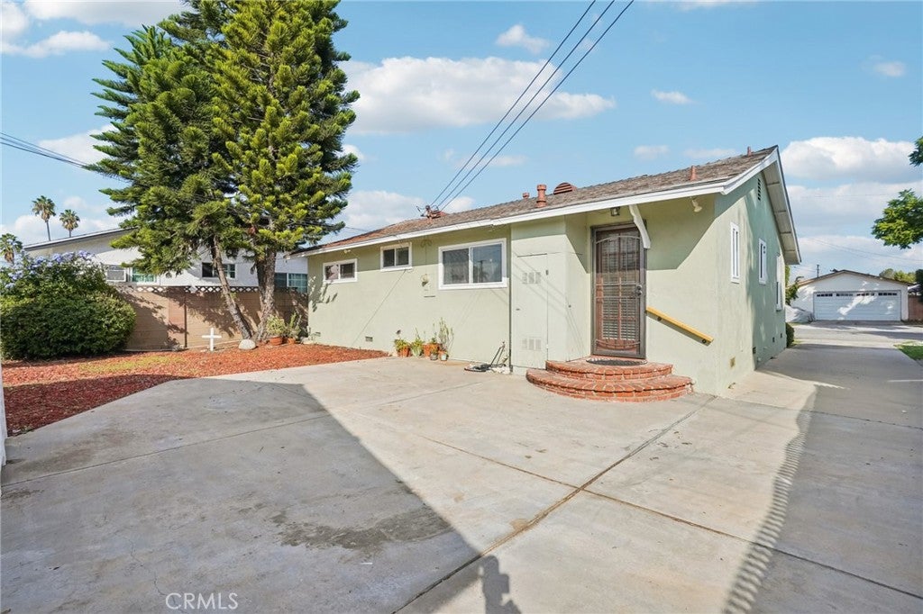 Lakewood, California, 90715, United States, 3 Bedrooms Bedrooms, ,1 BathroomBathrooms,Residential,For Sale,1988216