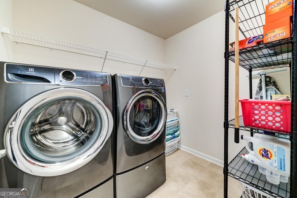 Cumming, Georgia, 30040, United States, 5 Bedrooms Bedrooms, ,5 BathroomsBathrooms,Residential,For Sale,1922351