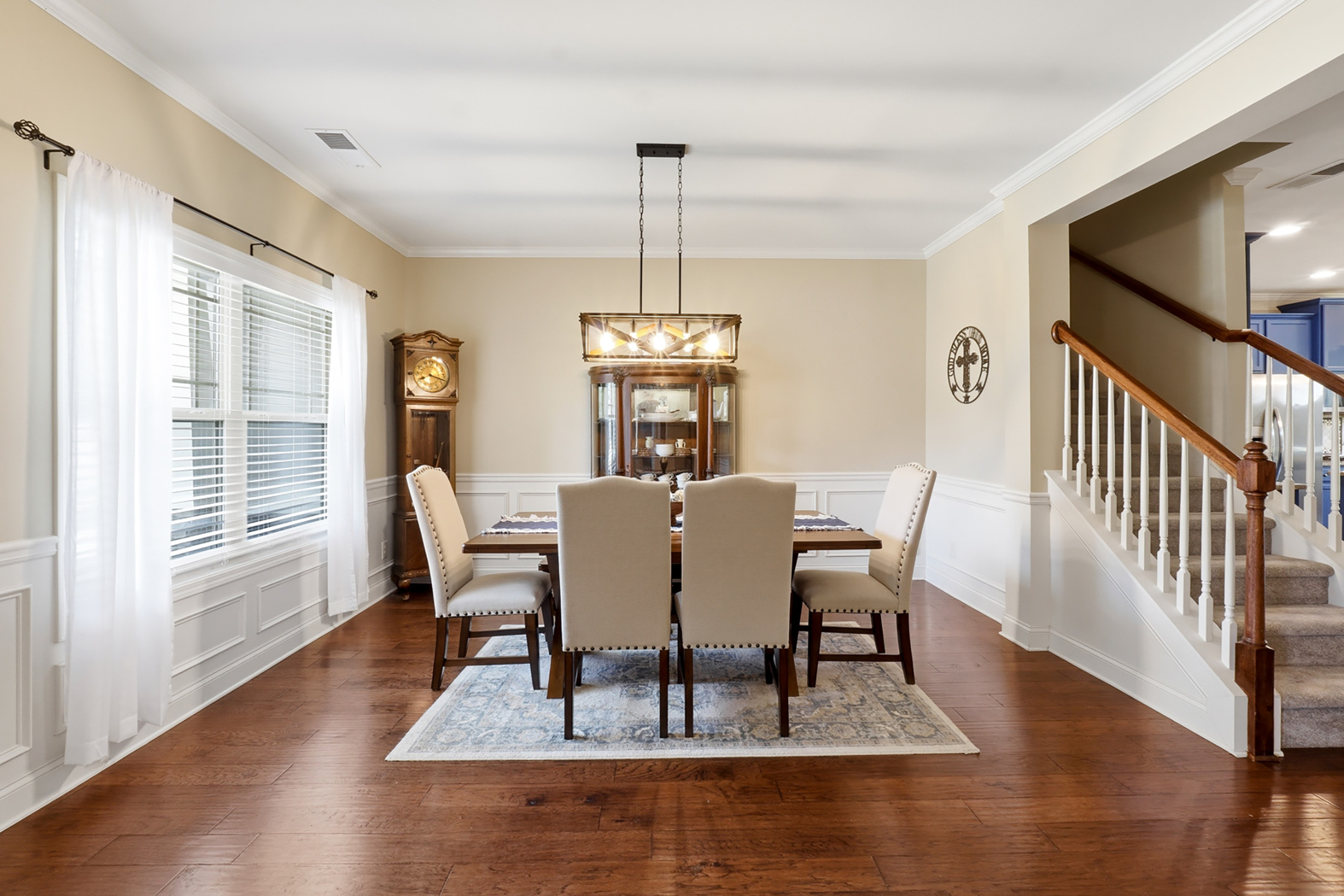 Thoughtfully Designed Craftsman Style Home in Seven Hills - 物件實景
