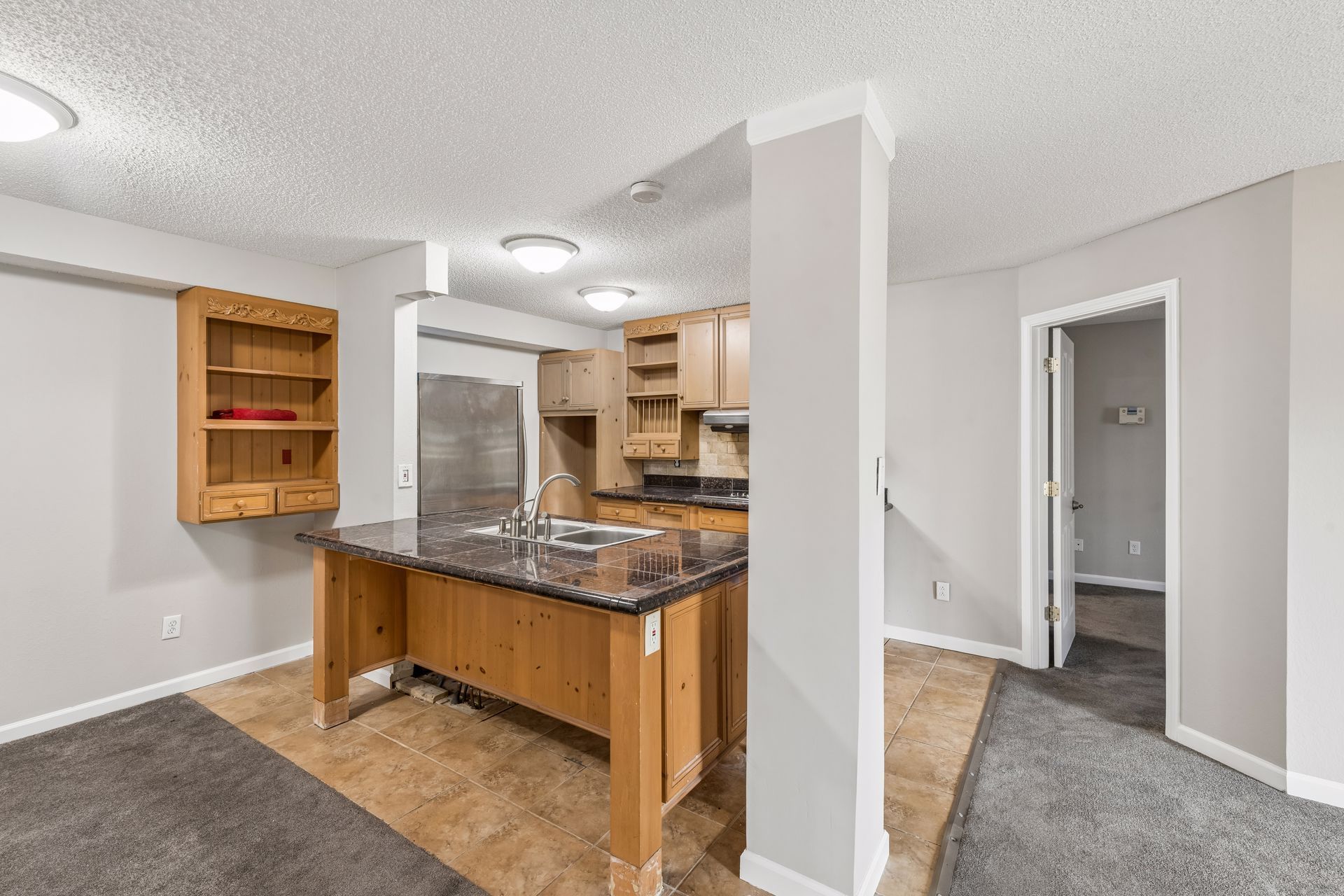  Updated Walkout Condo with Amenities - 物件實景