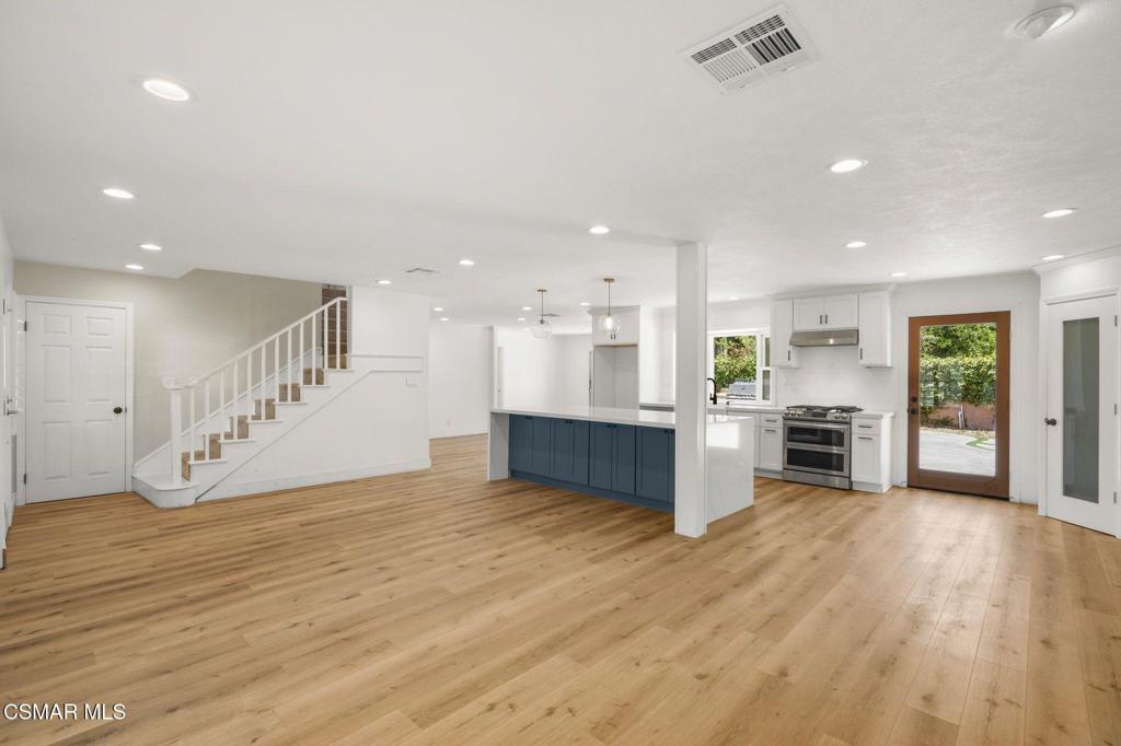 Newbury Park, California, 91320, United States, 5 Bedrooms Bedrooms, ,3 BathroomsBathrooms,Residential,For Sale,1885312