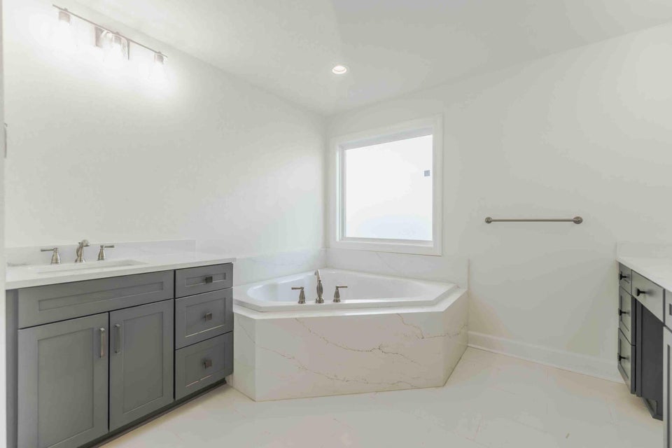 Richmond, Kentucky, 40475, United States, 5 Bedrooms Bedrooms, ,5 BathroomsBathrooms,Residential,For Sale,1881286