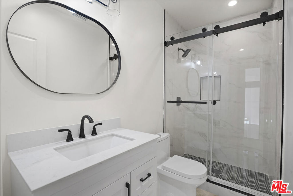 Los Angeles, California, 90007, United States, 5 Bedrooms Bedrooms, ,3 BathroomsBathrooms,Residential,For Sale,1975111