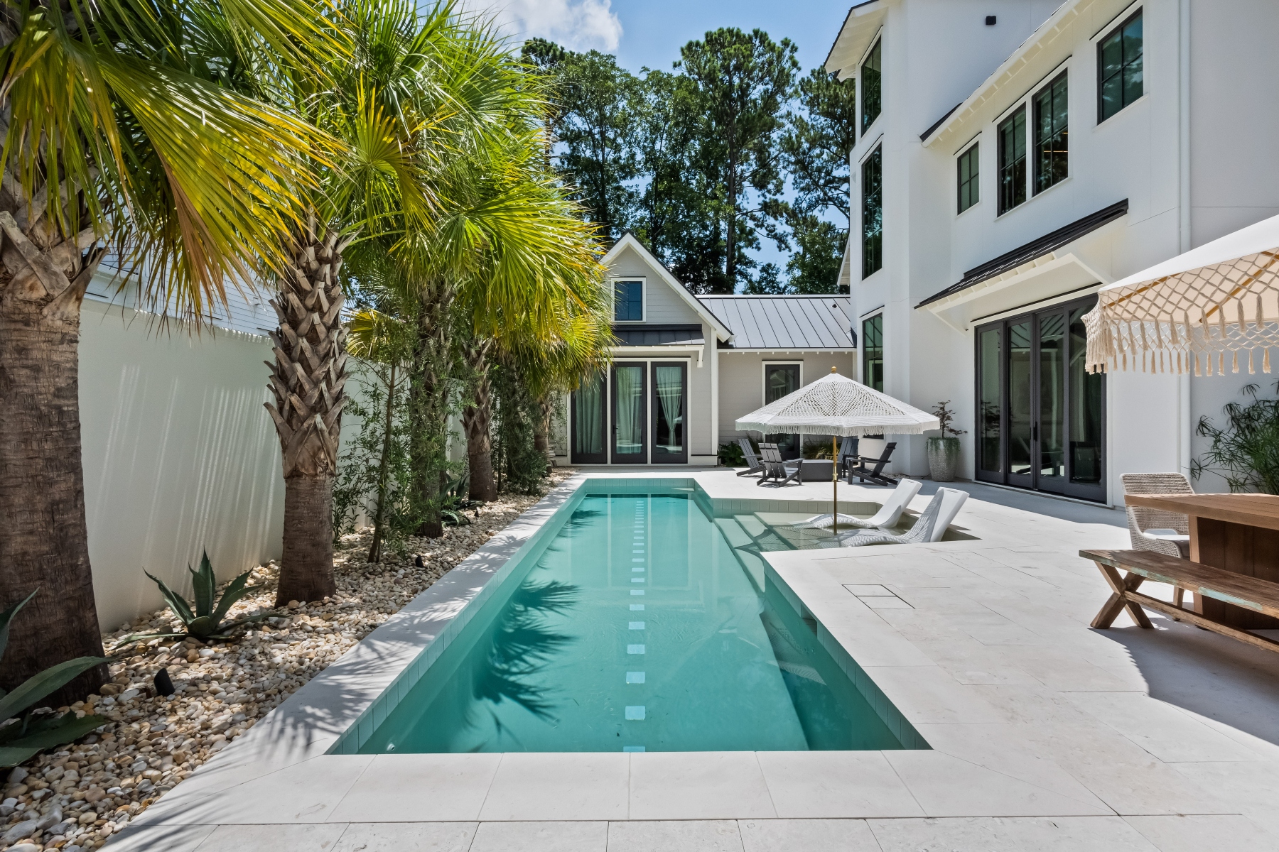  700 Stucco Lane, Mount Pleasant - 物件實景
