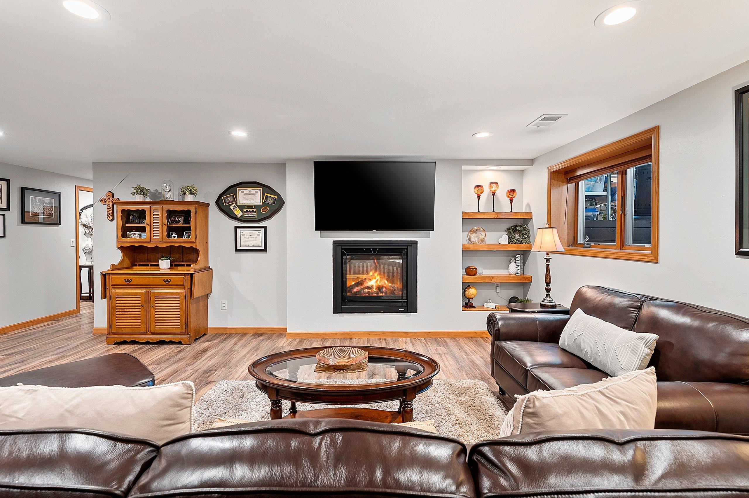 SHAWANO, Wisconsin, 54166, United States, 3 Bedrooms Bedrooms, ,3 BathroomsBathrooms,Residential,For Sale,1940998