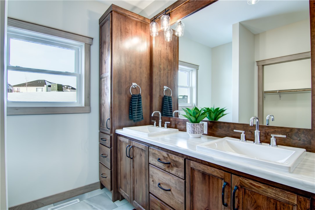 Eau Claire, Wisconsin, 54703, United States, 5 Bedrooms Bedrooms, ,3 BathroomsBathrooms,Residential,For Sale,1937821