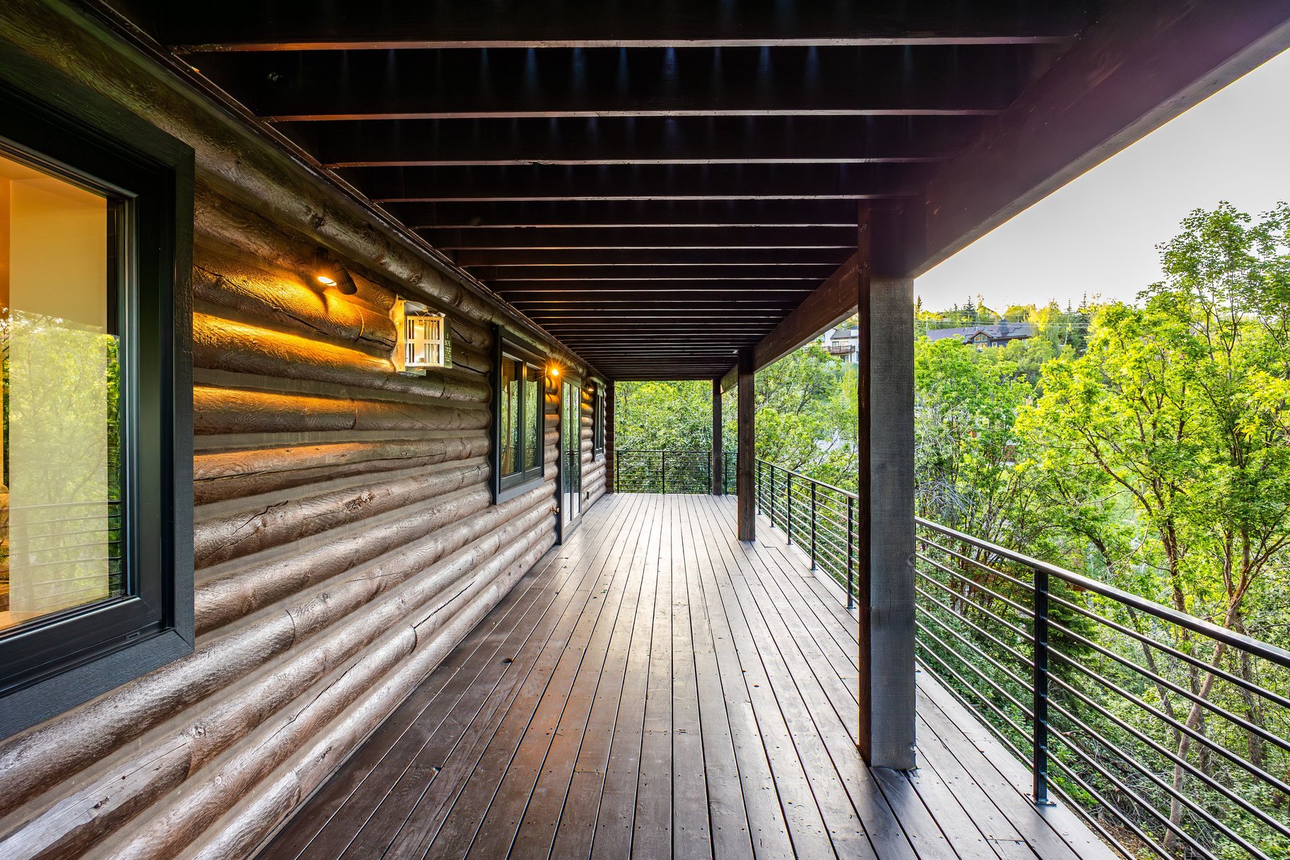  Full Scale Rebuild with Amazing Outdoor Spaces and Views - 物件實景