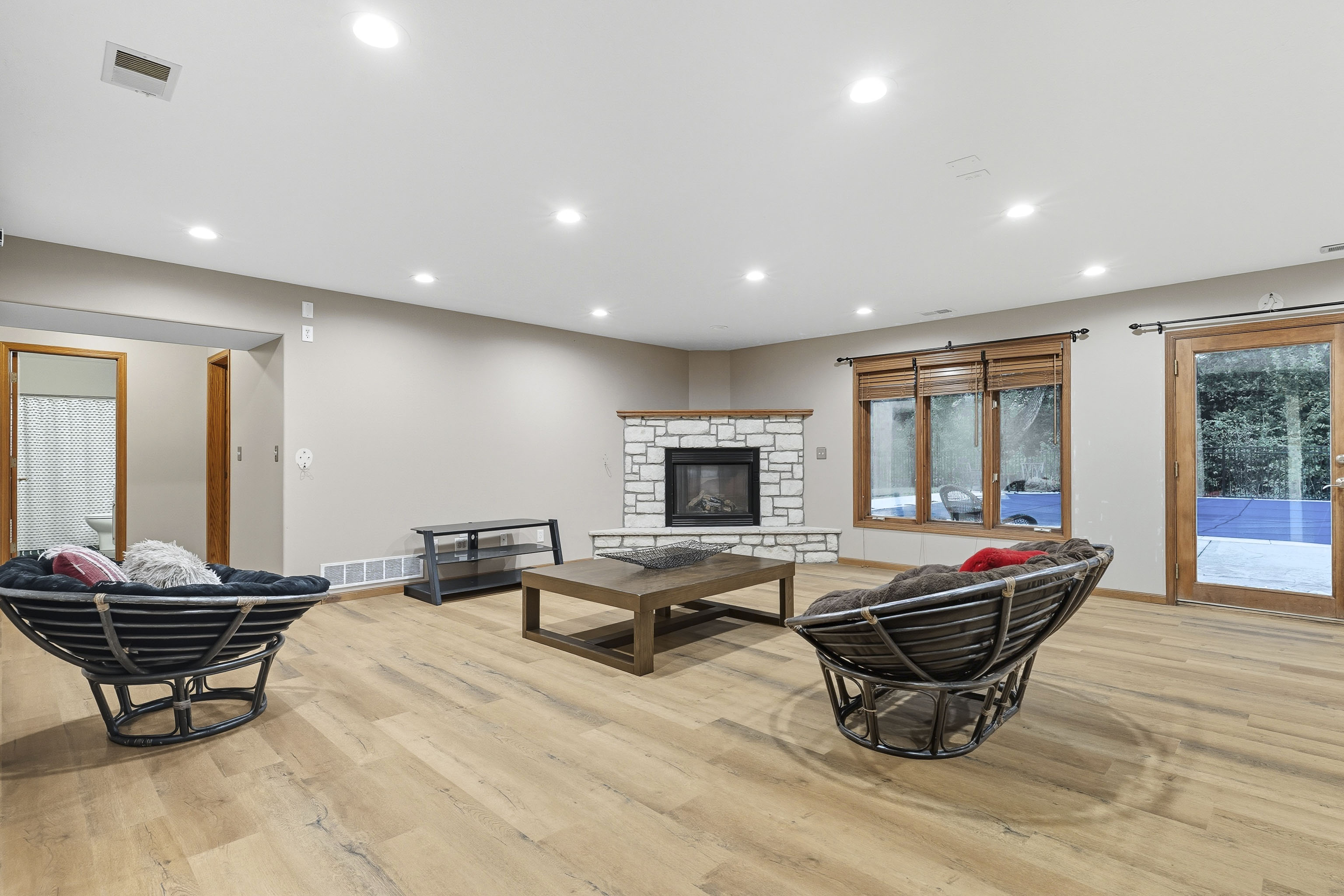 Manhattan, Kansas, 66502, United States, 5 Bedrooms Bedrooms, ,3 BathroomsBathrooms,Residential,For Sale,1960988