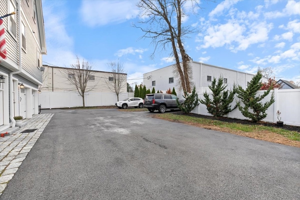 Danvers, Massachusetts, 01923, United States, 2 Bedrooms Bedrooms, ,3 BathroomsBathrooms,Residential,For Sale,1994668