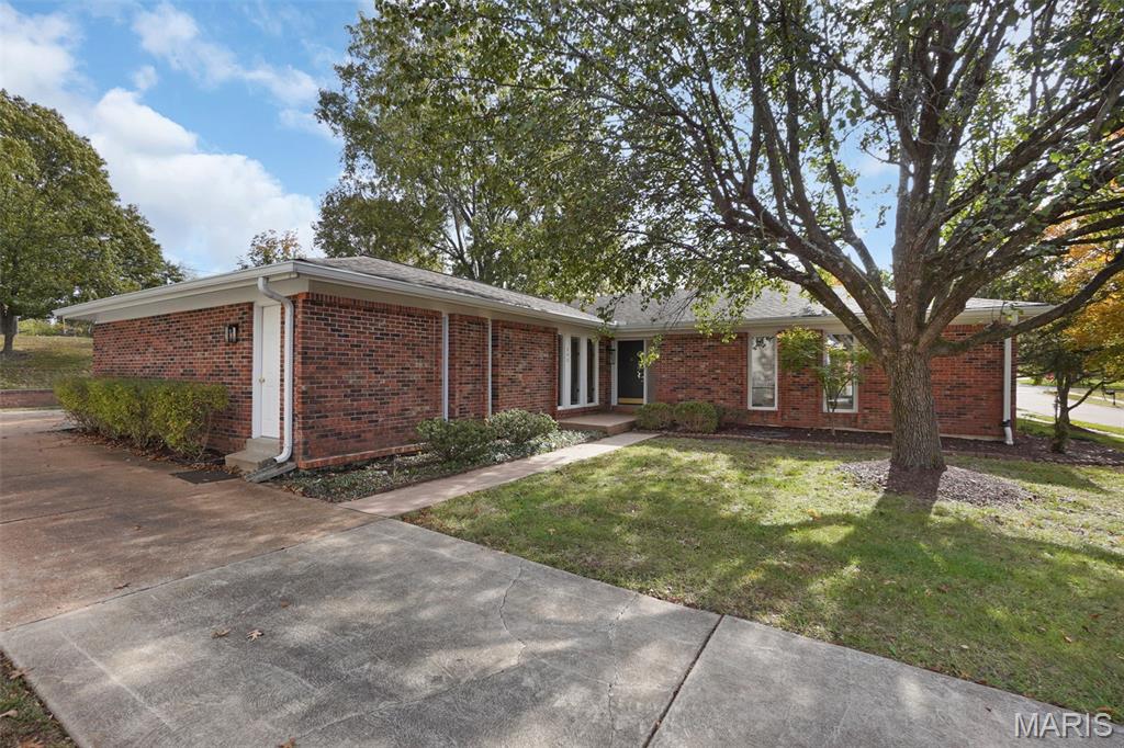 Ellisville, Missouri, 63011, United States, 4 Bedrooms Bedrooms, ,3 BathroomsBathrooms,Residential,For Sale,1989031