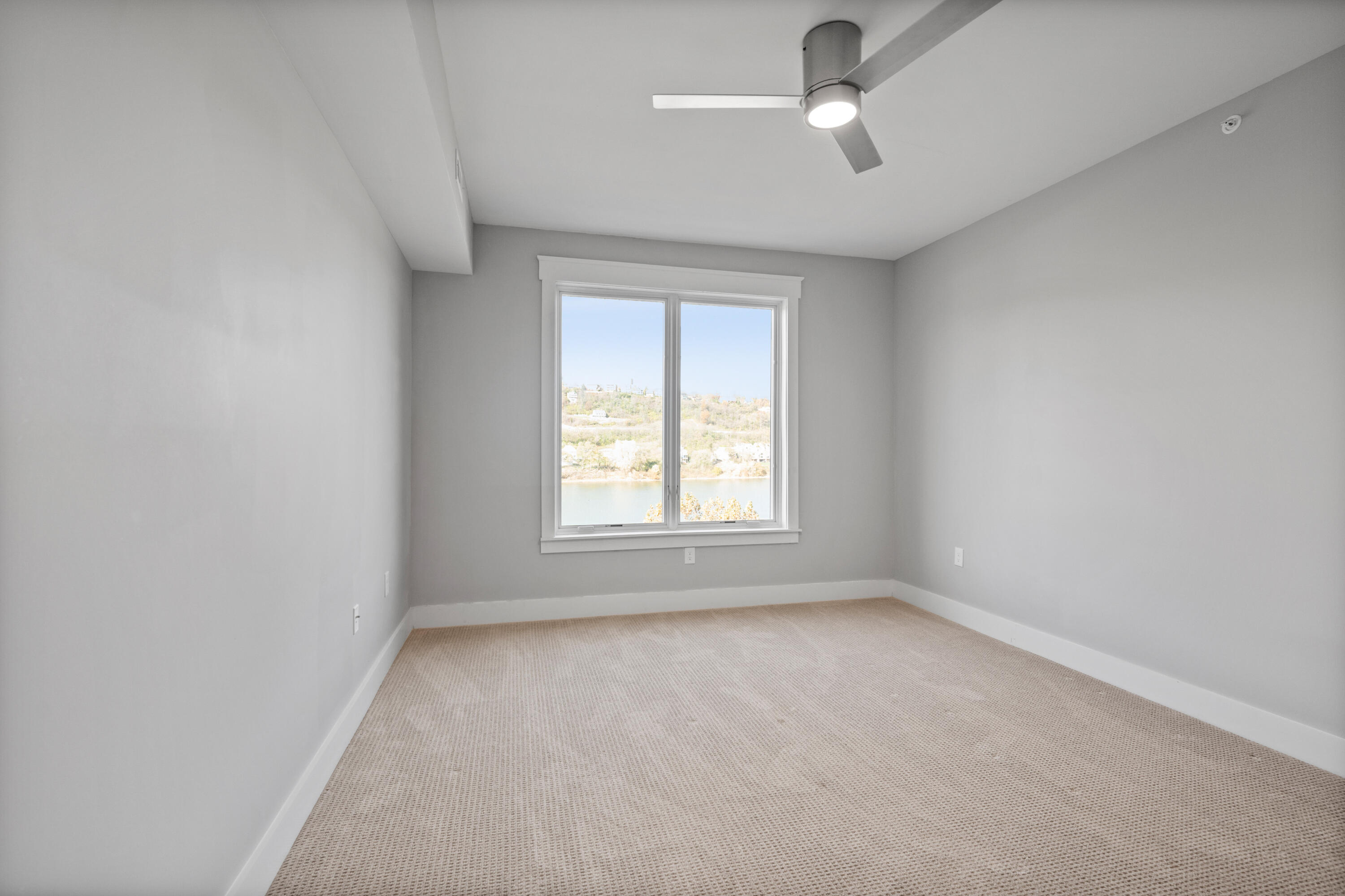 Dayton, Kentucky, 41074, United States, 2 Bedrooms Bedrooms, ,3 BathroomsBathrooms,Residential,For Sale,1995774