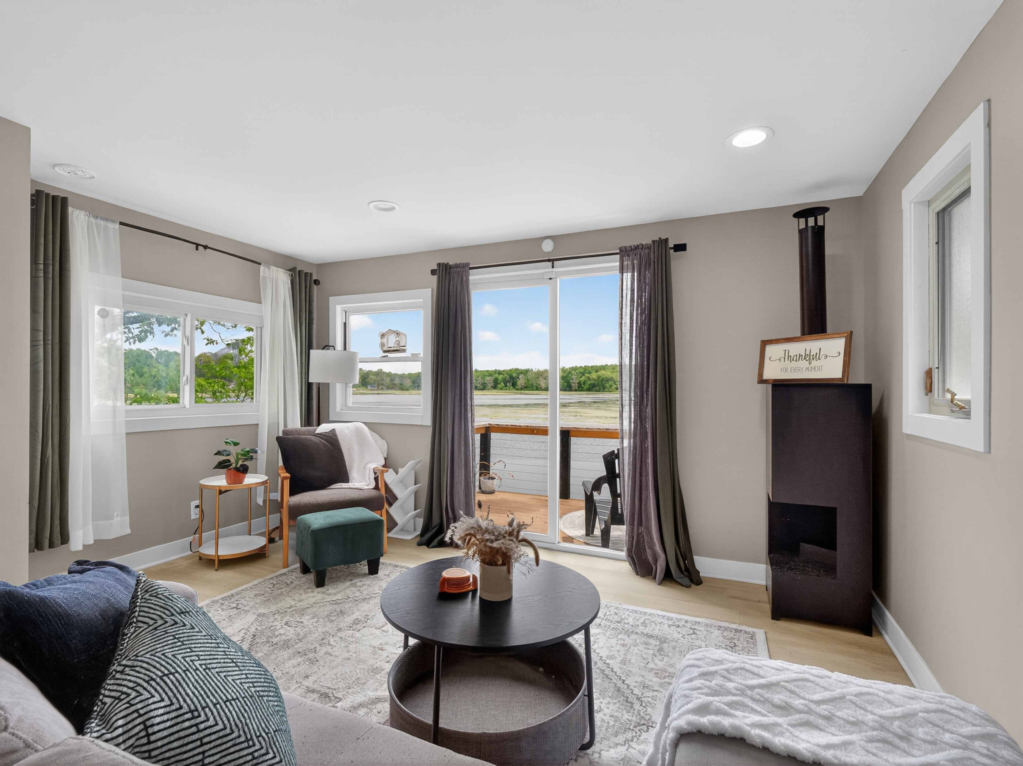  Updated Cottage with Convenient Access to Lake Webster - 物件實景