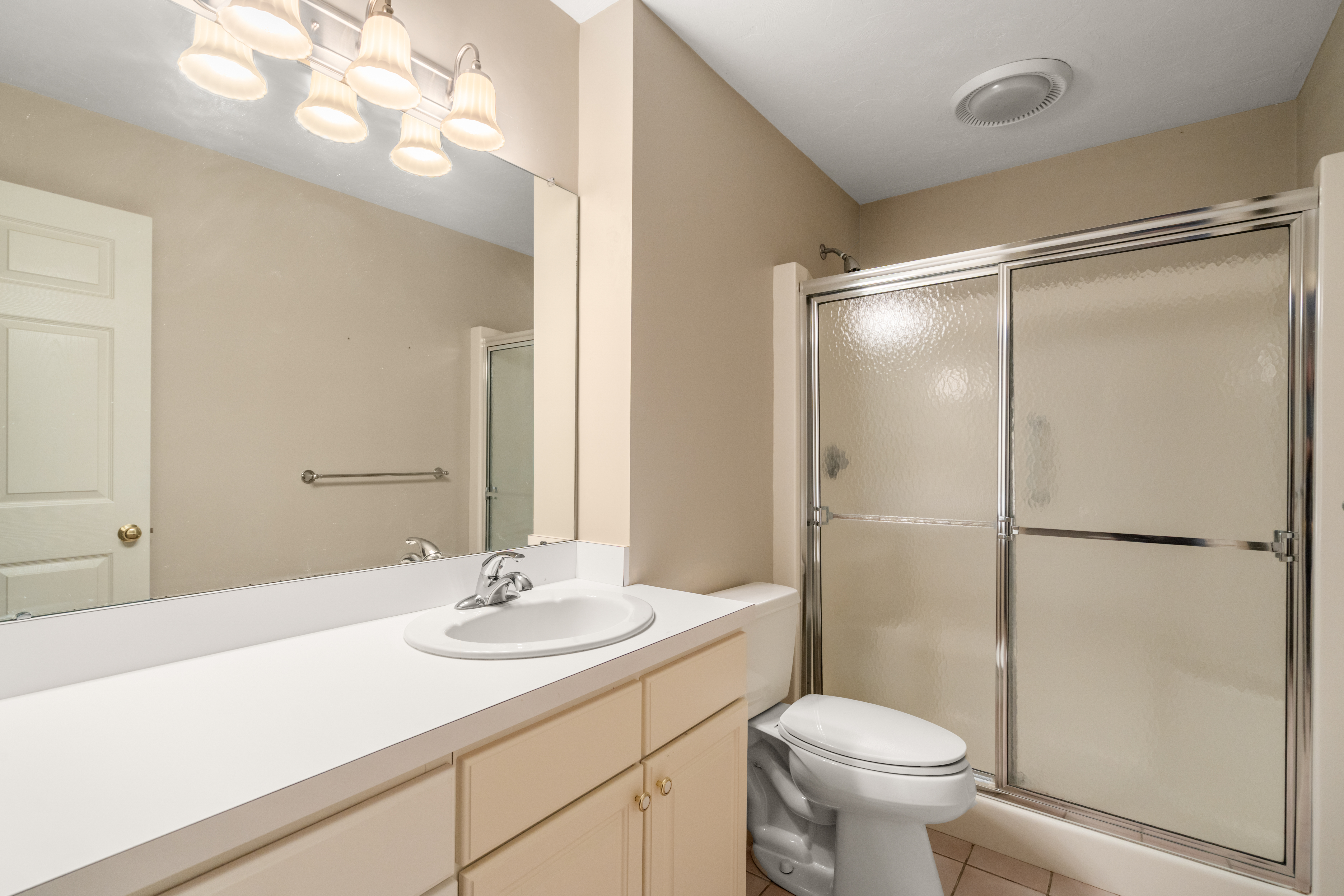  10 Cabot Drive, Unit 51, Shrewsbury, MA, 01545 - 物件實景