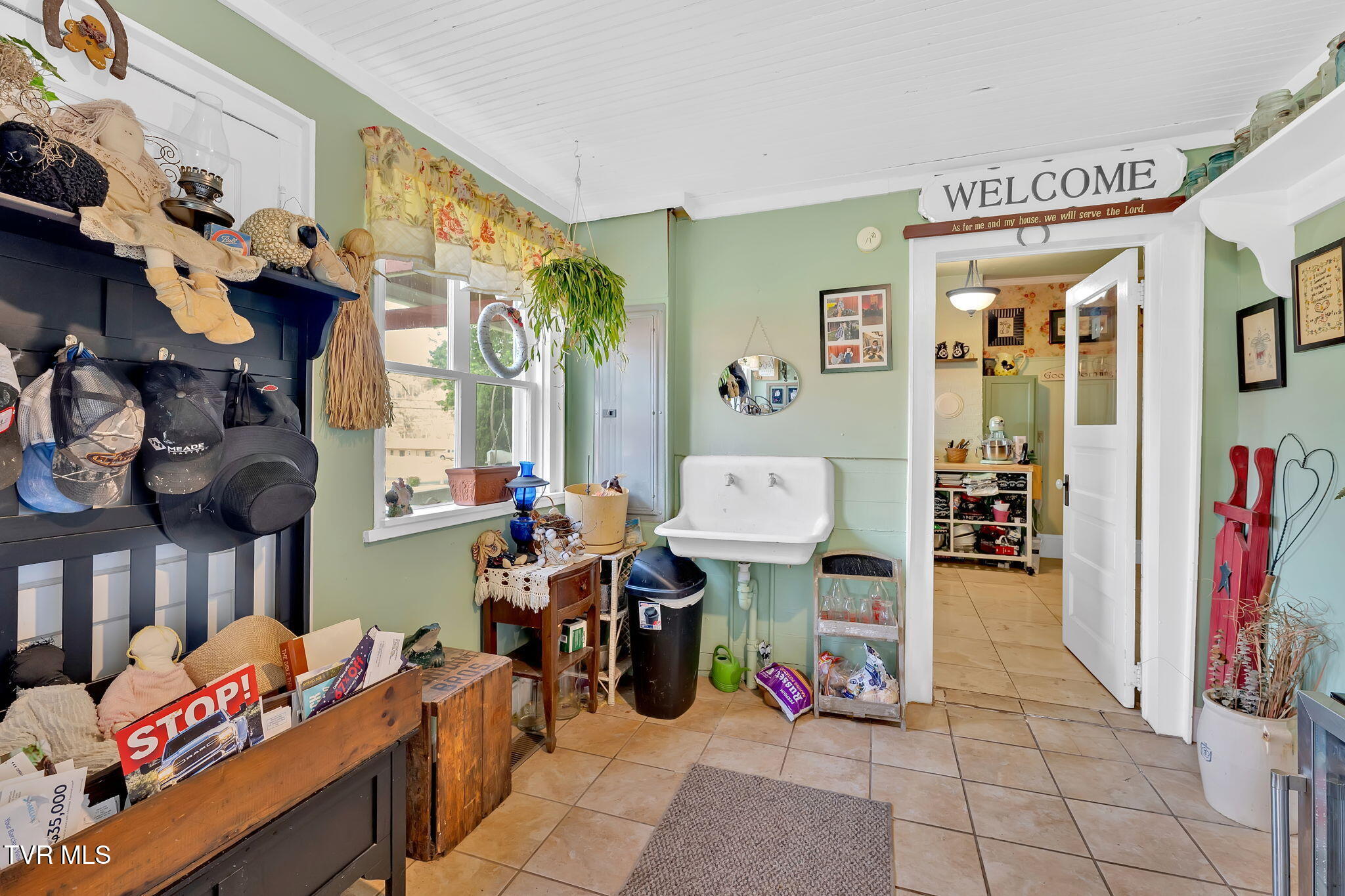 Roan Mountain, Tennessee, 37687, United States, 4 Bedrooms Bedrooms, ,2 BathroomsBathrooms,Residential,For Sale,2010992