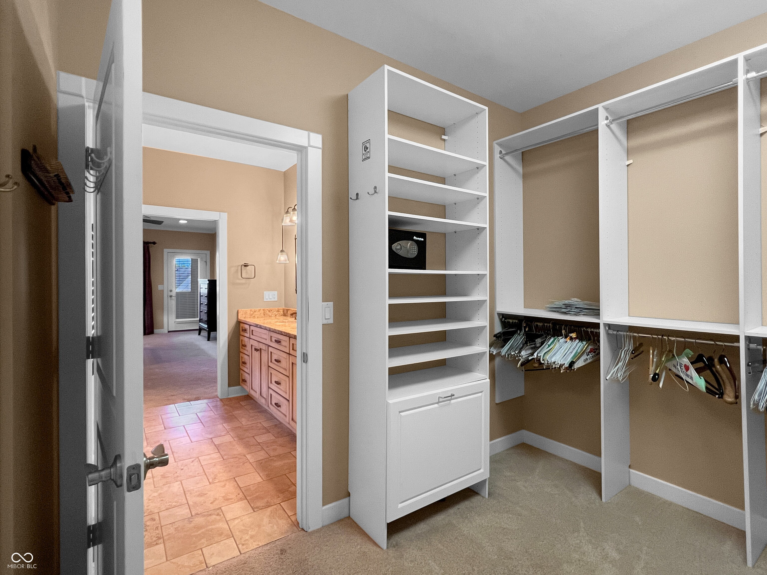 Columbus, Indiana, 47201, United States, 3 Bedrooms Bedrooms, ,3 BathroomsBathrooms,Residential,For Sale,1977125