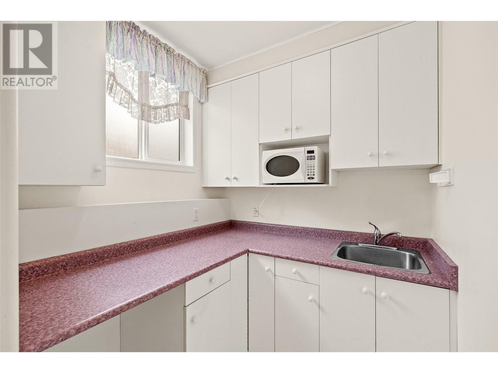 KELOWNA, British Columbia, V1V 1X3, CA, 4 Bedrooms Bedrooms, ,3 BathroomsBathrooms,Residential,For Sale,1876353